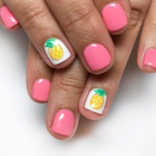 Handpainted pineapples for @azfoodie! We used @cndworld...