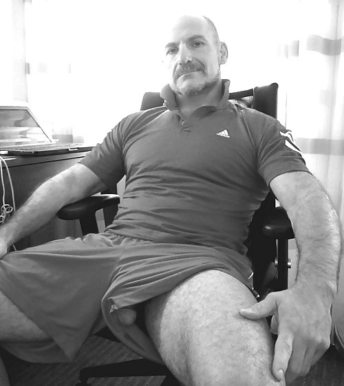 I can see it Daddy ;-)
horny-dads.tumblr.com