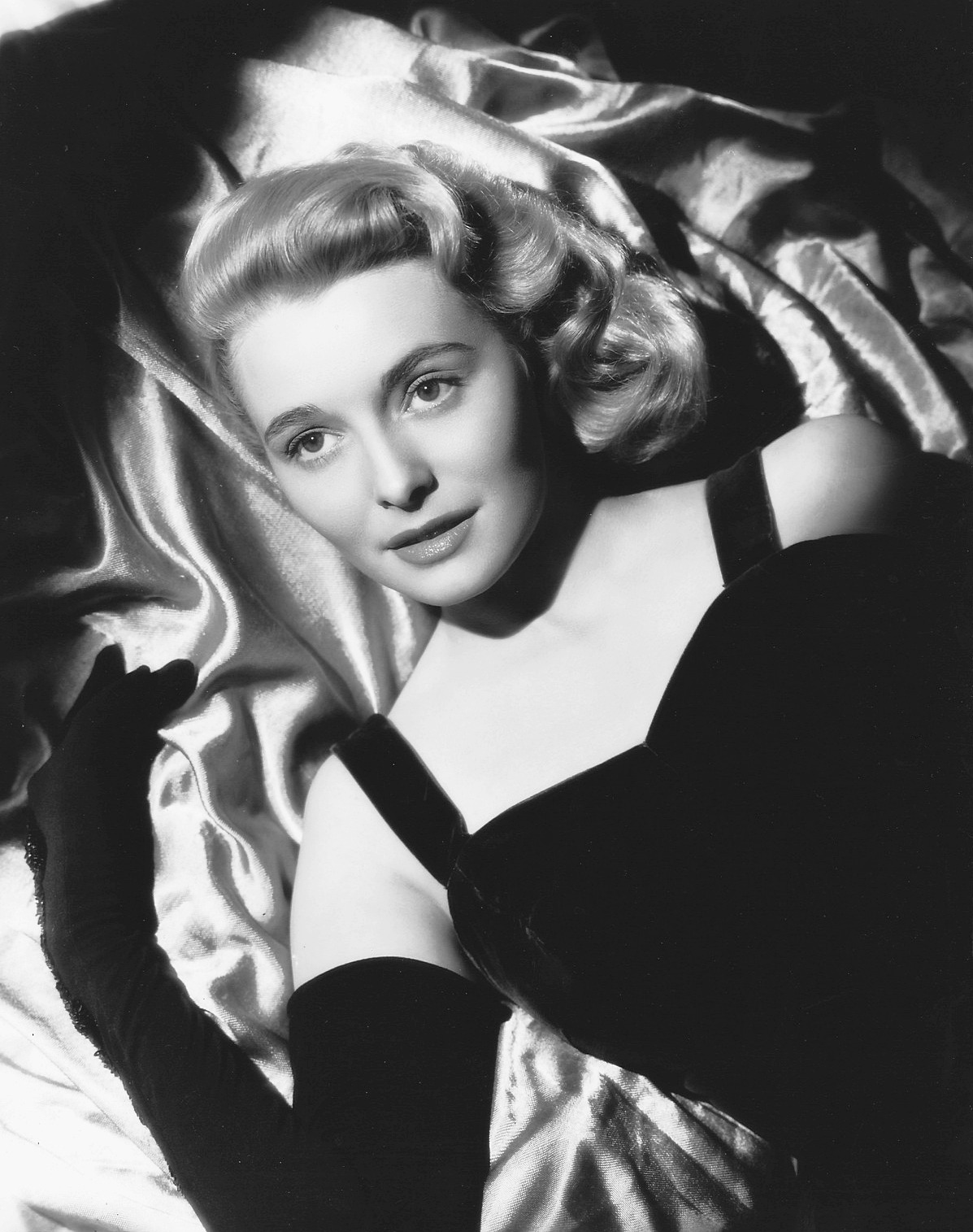 Photo of Patricia Neal by George Hurrell, 1949
“I may be a dumb blonde, but I’m not that blonde.”