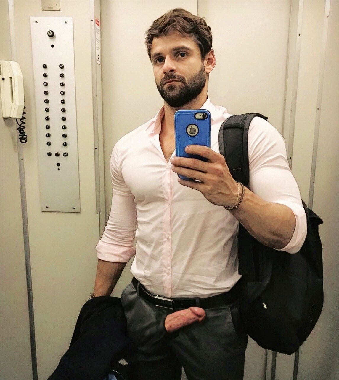 manlyparts:
“Meanwhile, at the elevator
”