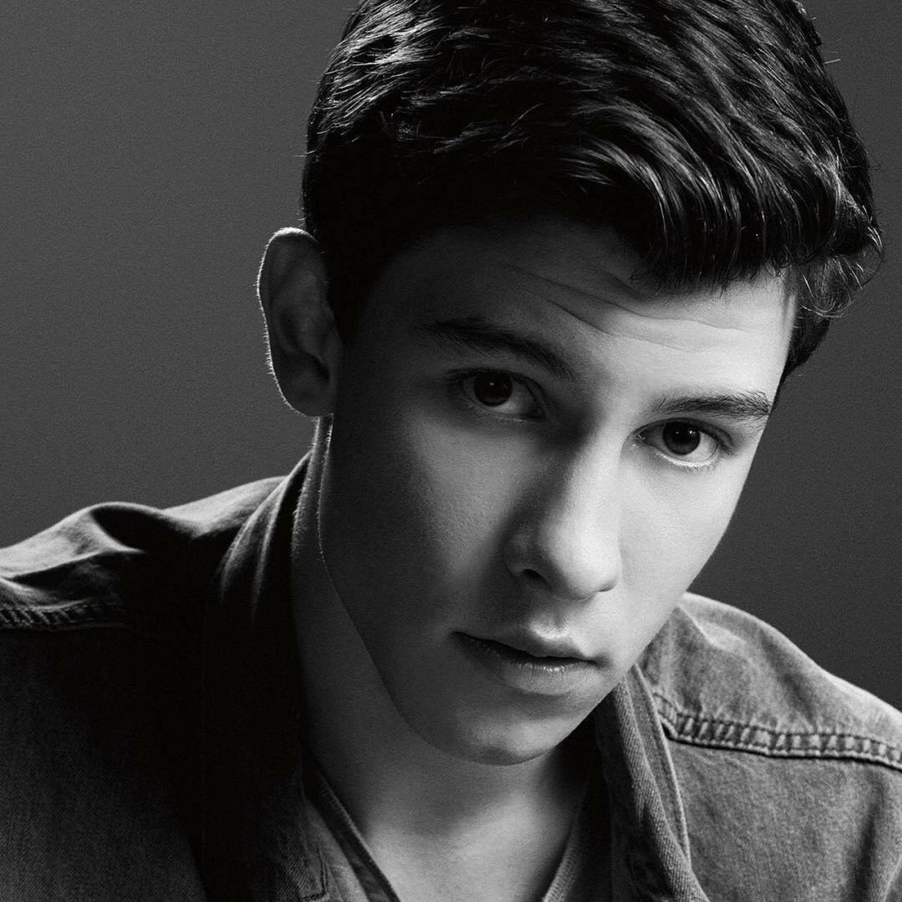 Shawn Mendes — Serious face tho????