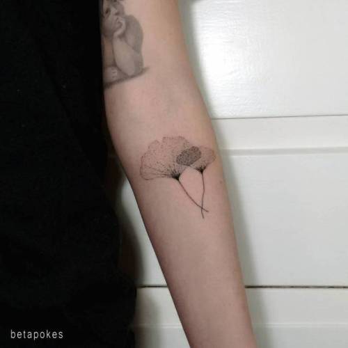 By Beta Pokes, done in Berlin. http://ttoo.co/p/31921 small;ginkgo leaf;dotwork;betapokes;leaf;tiny;hand poked;ifttt;little;nature;blackwork;inner forearm