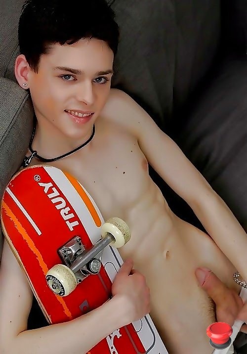 twink-world:
“  This gets me fucking horny – I want to cum – what about you?
For more hot action follow: http://twink-world.tumblr.com/
”
