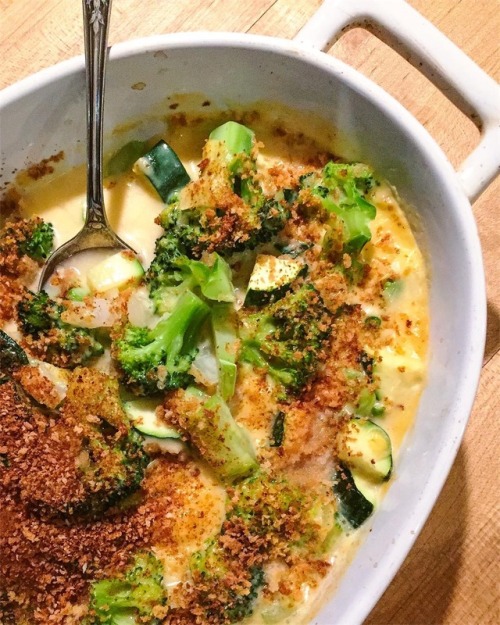 mcpaintanddesign:
“Broccoli with cheese sauce (with some zucchini and onions thrown in) topped with Panko🤓🥦🧀#food #foodies #foodphotography #foodphoto #foodpics #foodstagram #foodporn #broccoli #cheese #cheesesauce #panko #zuchini #onion #sidedish...
