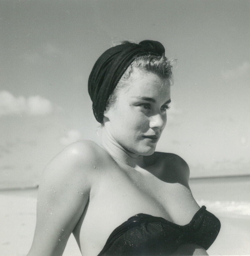 magicofoldies:
“Linda Christian, born Bianca Welter 1923, Mexico; on screen 1943-88 including Tarzan and the Mermaids (1948), Slaves of Babylon (1953) and The Beauty Jungle (1964) as herself. Married to Tyrone Power 1949-56 and mother of actresses...