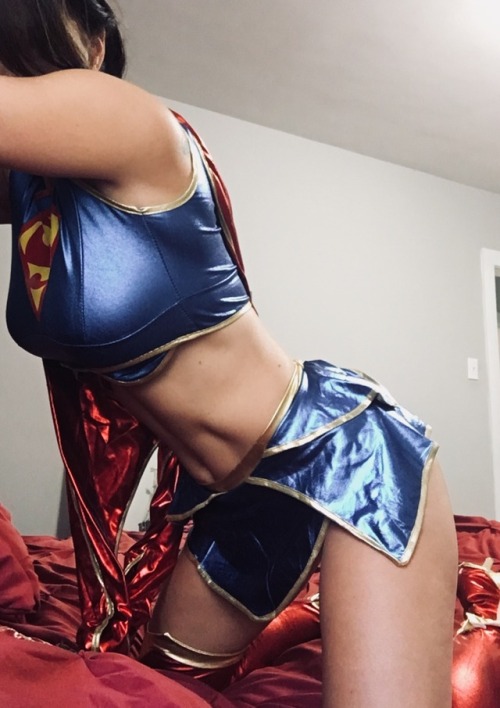 sexynerdyfit:Testing out Supergirl stuff for our next amateur... - Bonjour Mesdames