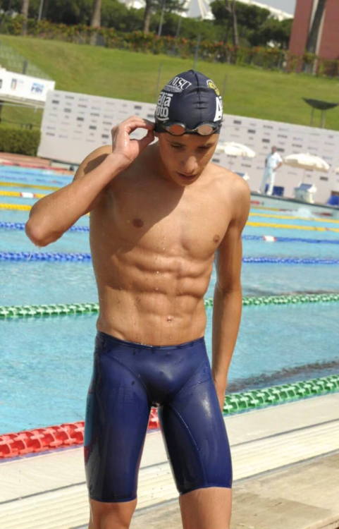 allofthelycra: “Follow me for more hot guys in lycra, spandex, and other sports gear ”
