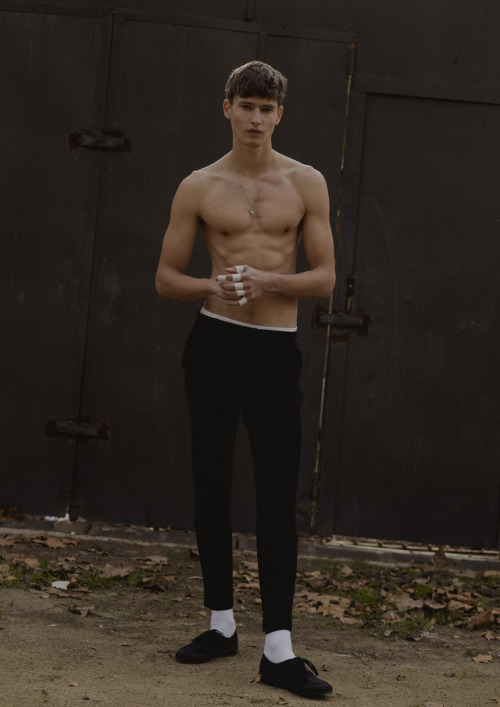 justdropithere: “Frederik Ruegger by Elisa Carnicer - Client Style UK #16 ”
