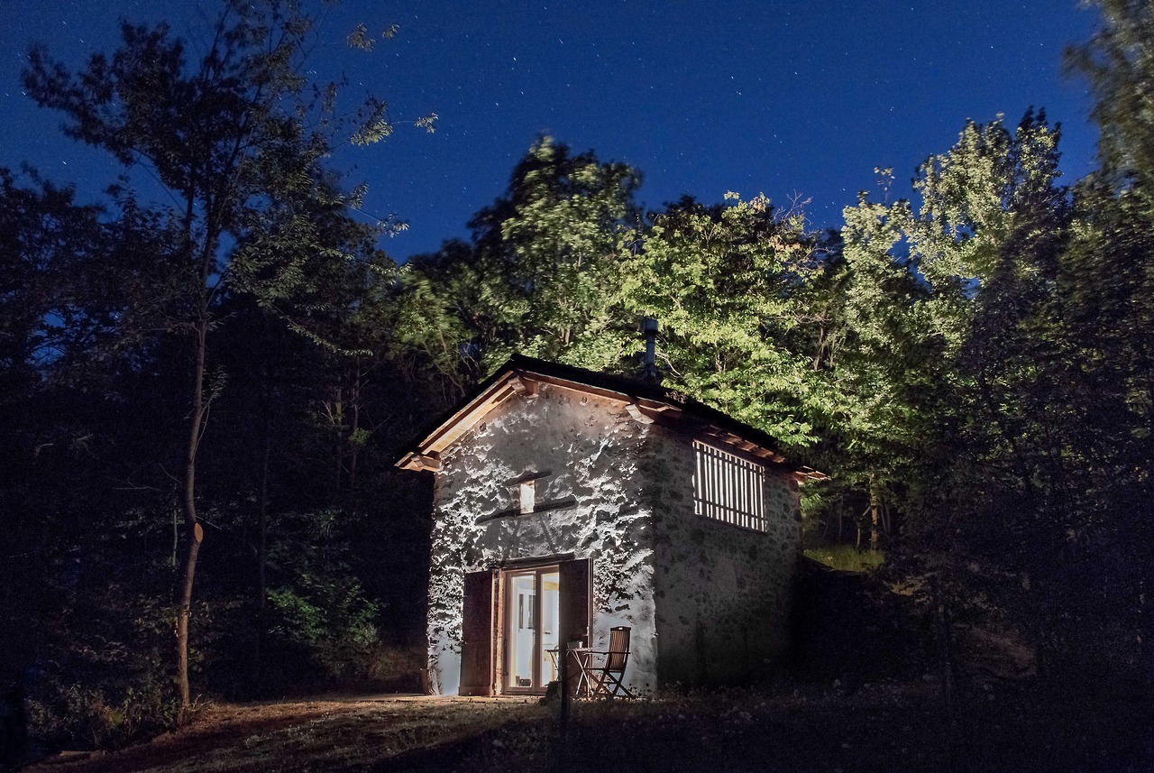 This little house is located in the Bric Tana Regional Natural Park in Liguria, Italy. It was used since 19th century to dry chestnuts, very common in the area. When we decide to rebuild the house, as it was a ruin. We wanted to keep it as faithful...
