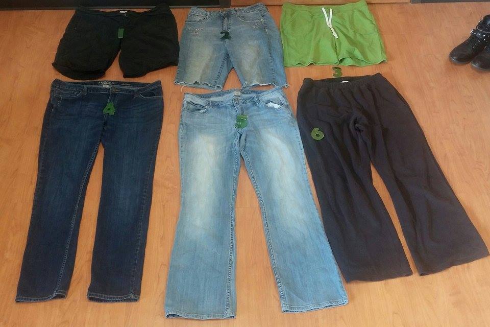 SET K THIS SET IS LARGE: 1) Black cuffed khaki shorts. 2) Cut off jean shorts. 3) Green cotton(?) shorts w/drawstring 4) Skinny jeans 5) Light bootcut jeans 6) Dark gray sweatpants.