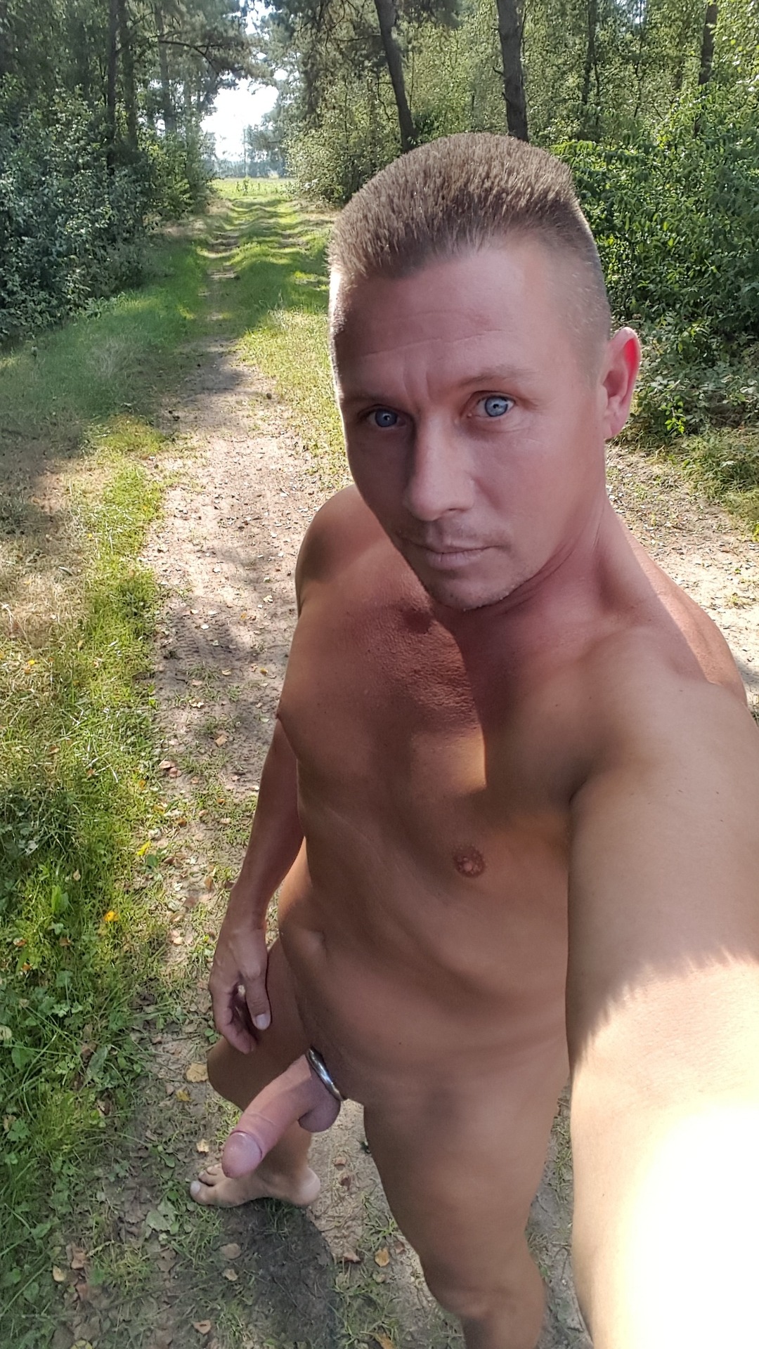 dutchnakedboy:
â€œItâ€™s me #naked#outdoor
â€