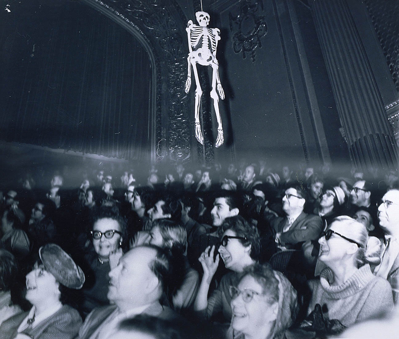 furtho: “Weegee’s Audience Watching House On Haunted Hill, 1959 (via here) ”