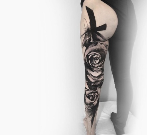 Natalie Nox splatter;rose;thigh;blackw;leg;knee