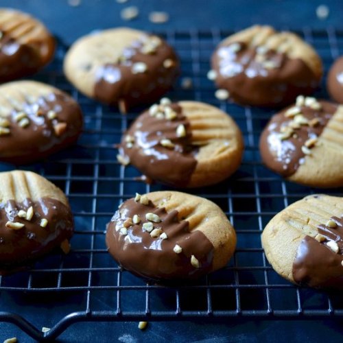 dessertgallery:
“The best Peanut butter cookies
-
Your source of sweet inspirations! || Save 10%+ on Ceramic Cookware & Bakeware!
”
