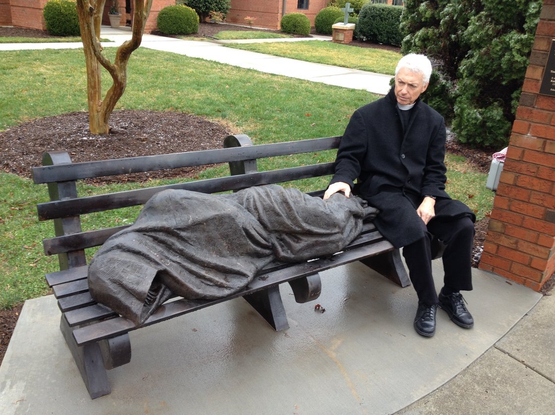 hokaegu:
“ xekstrin:
“ nitro-nova-deactivated20180206:
“ A new religious statue in the town of Davidson, N.C., is unlike anything you might see in church.
The statue depicts Jesus as a vagrant sleeping on a park bench. St. Alban’s Episcopal Church...