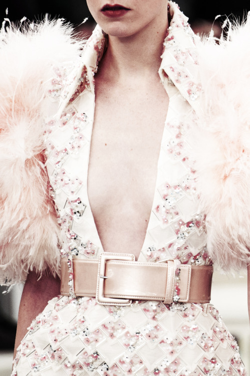 runwayandbeauty:
“Chanel Spring 2017 Couture Details
”