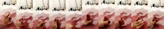 gracewantsattention:  Fun in the bath 😏