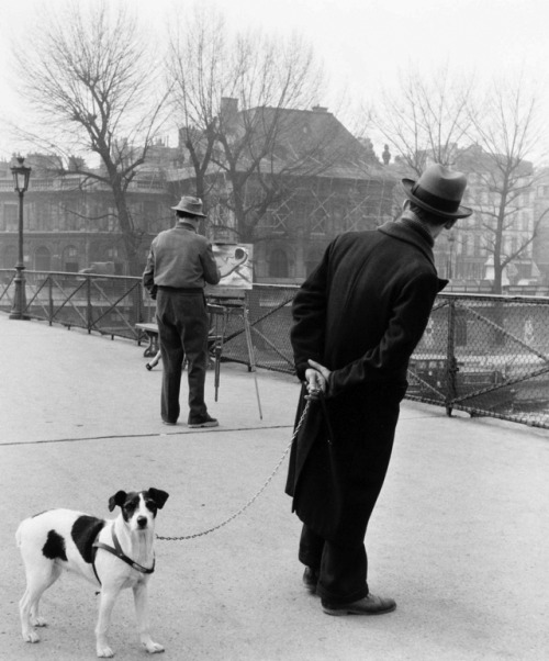 semioticapocalypse - Robert Doisneau. Le Fox-Terrier Au Pont des...