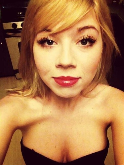 teencleavage2018:The Fappening Friday: Jennette...