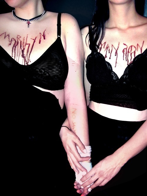 burned-at-the-stake:
“ The Slashers are probably the most well renowned Marilyn Manson fans. The group mainly consisted of two adolescent masochist girls named Jeanette Polard and Alison Duffy who would cut the words “Marilyn” and “Manson”...