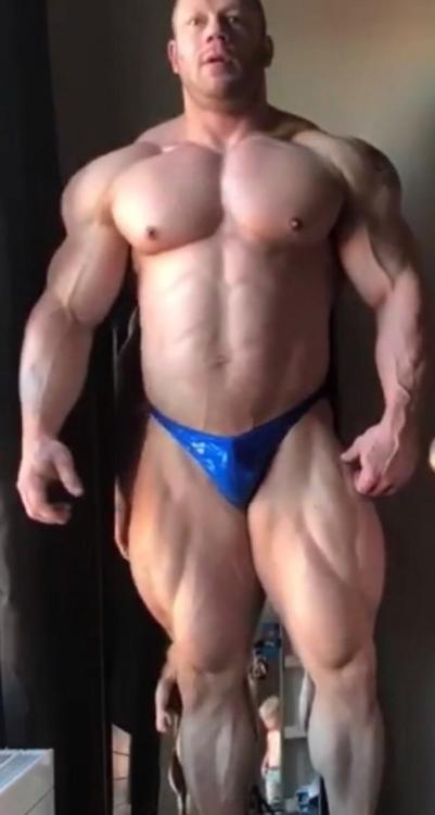 freakmuscle - (via Strike a Pose 58998 - MyMuscleVideo)