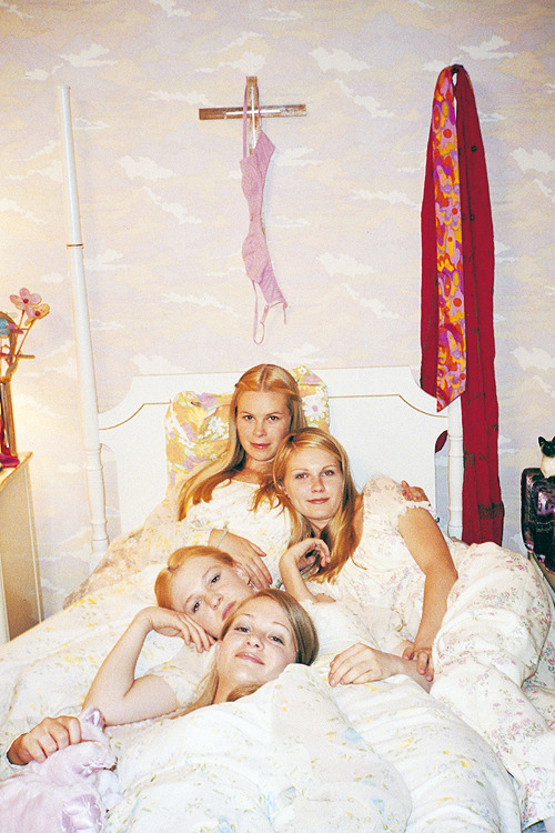 cinyma - Kirsten Dunst, A.J Cook, Hanna Hall, Chelse Swain and...