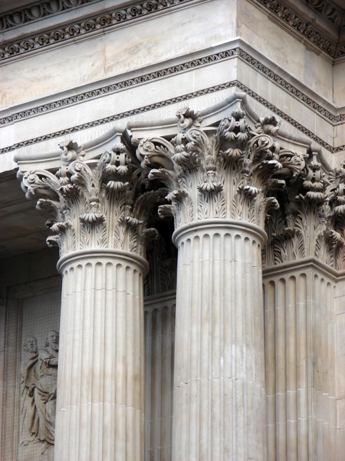 classical-beauty-of-the-past:Corinthian columns - St Paul’s...