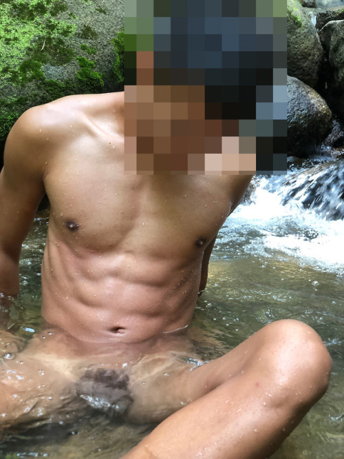 speedswimmer - #3台灣朋友也想不到迴響這麼大他受不住大自然的引誘，最終還是脫掉了，赤裸裸的身軀暴露在大自然中在石澗...