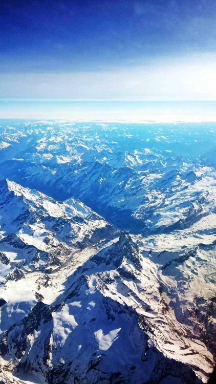 thebeautifuloutdoors - French Alps from my plane window [OC]...