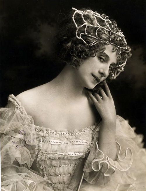 poisoned-apple - Anna Pavlova was a Russian Empire ballerina of...