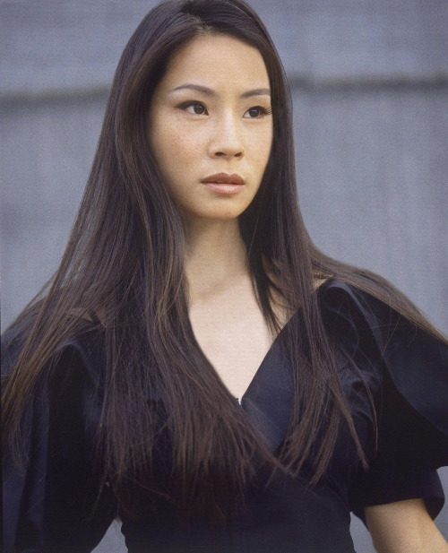 runwaydoll:Lucy Liu 1999