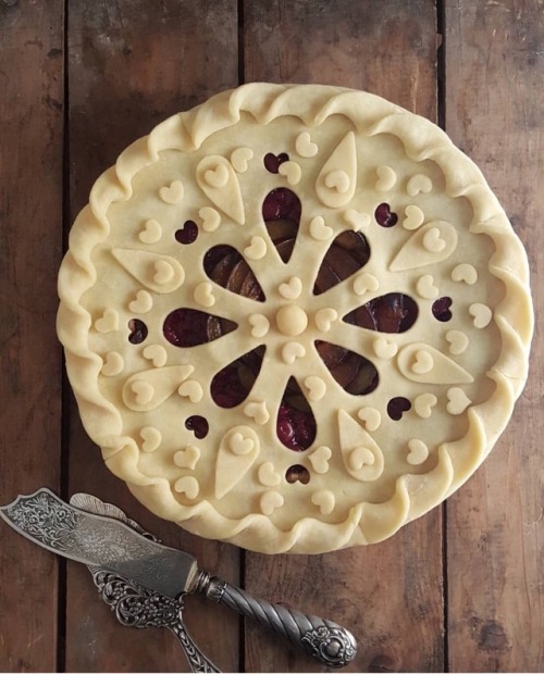 mothermoonie - Magical pies ✨ by karinprieffboschekOoooh pies