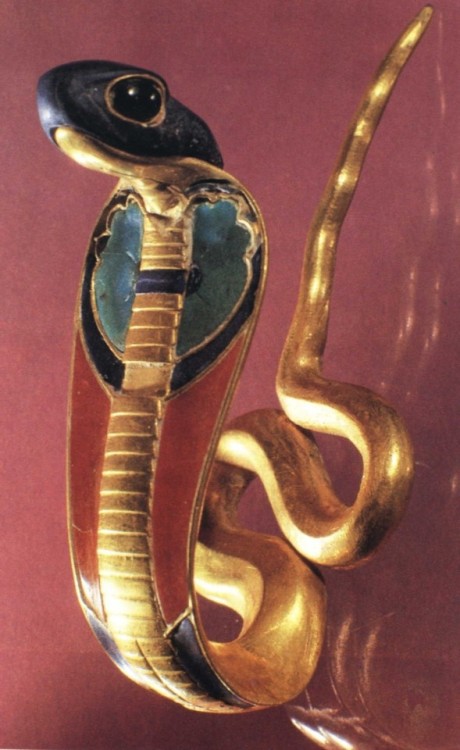 grandegyptianmuseum - Golden Uraeus of Senusret IIThe rearing...