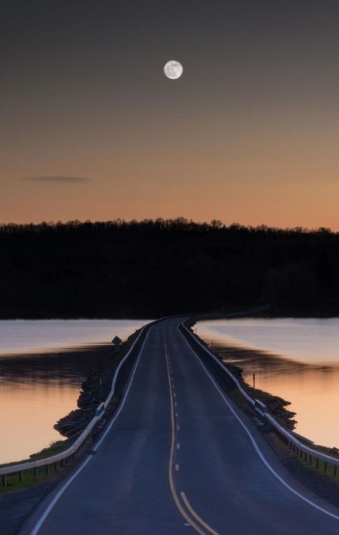 thevoyaging - Moonrise Highway, Albany, New Yorkphoto via rosie