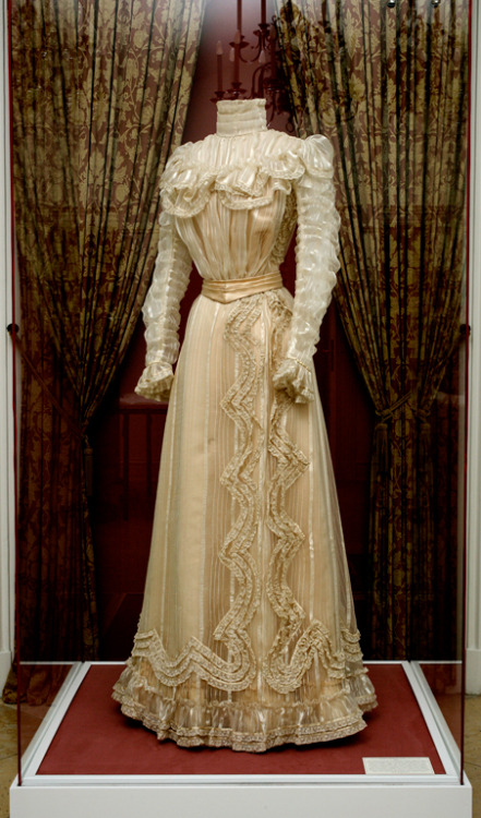 balmasque - Gown owned by Empress Elisabeth of Austria, notably...