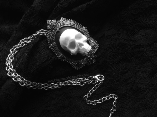 ladybluefox666 - Oh this vampire skull ^,..,^My fav!