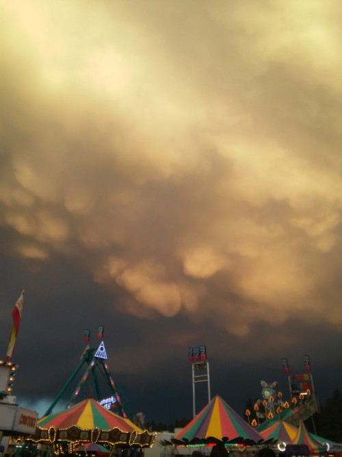 sunshowergal:spooky skies at the fairground tonight