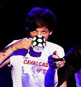 louisforlunch - @Louis_Tomlinson -  And I may add tea with no...