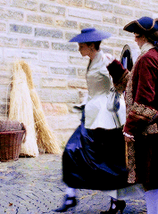 lady-arryn - costume appreciation - Claire Beauchamp’s Paris...