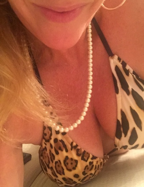 sweetbb1 - @lukycouple THIS kind of pearl necklace? Or did you...