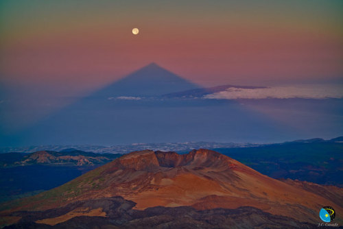 yourdadsghoulfriend - A Triangular Shadow of a Large Volcano ...