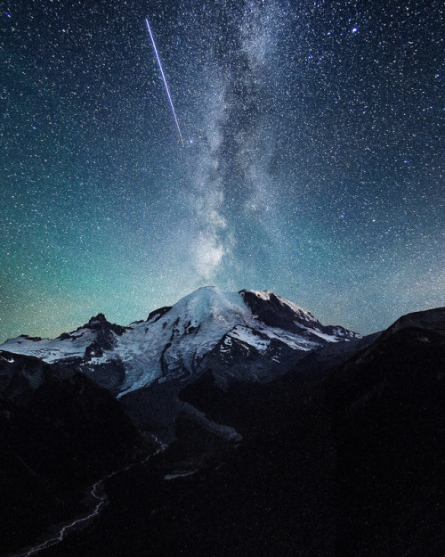 earthunboxed:Milky Way above Mt. Rainer, Washington | by...