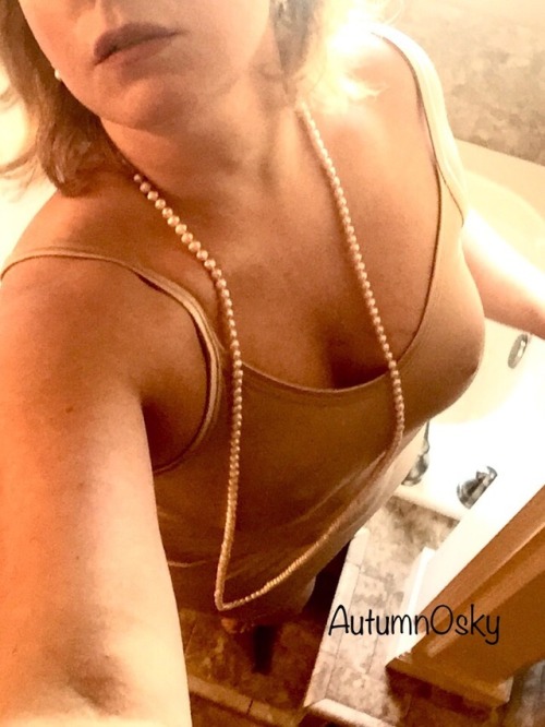 autumn0sky:Feeling a little glam and a lot naughty! Feel...