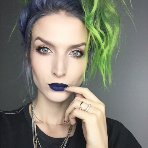 blue lipstick on Tumblr