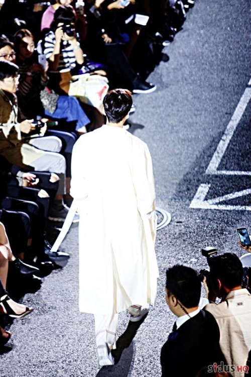 151022 Kim Woo Bin at Sewing Boundaries fashion show...