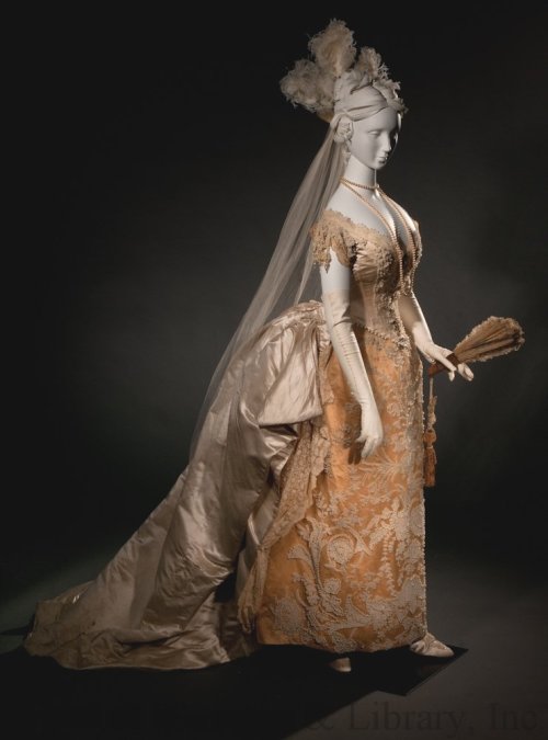 shewhoworshipscarlin - 1) Wedding dress, 1806, USA.2) Wedding...