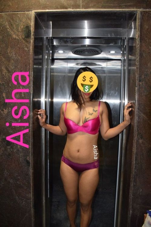 aishaslutty - Fun in Lift . Enjoy Friend’s and Aisha’s lovers....