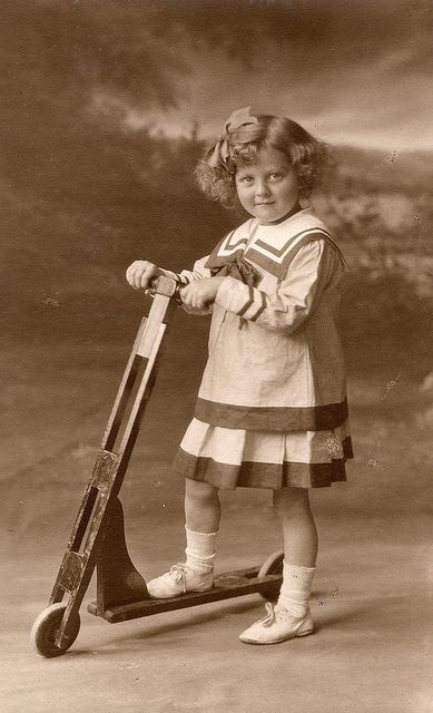 shewhoworshipscarlin - A little girl named Alice, 1917.