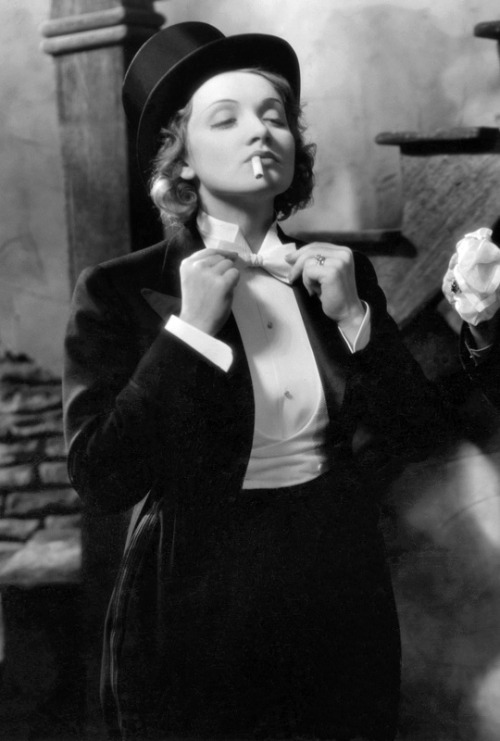 vintage-juene-femme - vintagesalt - Marlene Dietrich in Morocco ||...