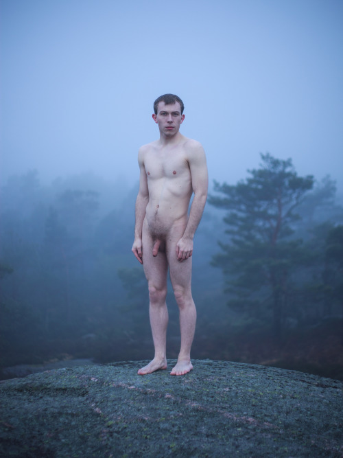 gaypornorart - Thomas Petersen, Naked in the fog/Nøgen i tågen,...